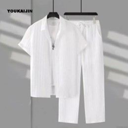 Costume d'été blanc pour...